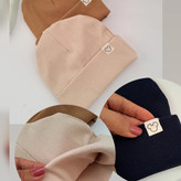 کلاه نوزادی و بچگانه پاییزی و بهاری نخ پنبه کبریتی تریکو طرح تدی سفید کرم ۶ماه تا۲سال